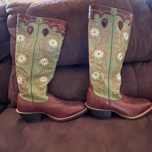 Women’s twisted x boots.